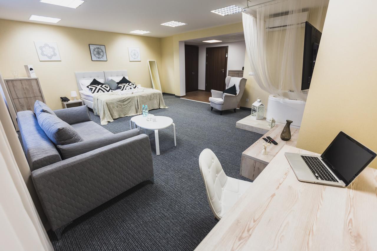 Czarno Na Bialym Hotel Krakow Exterior photo